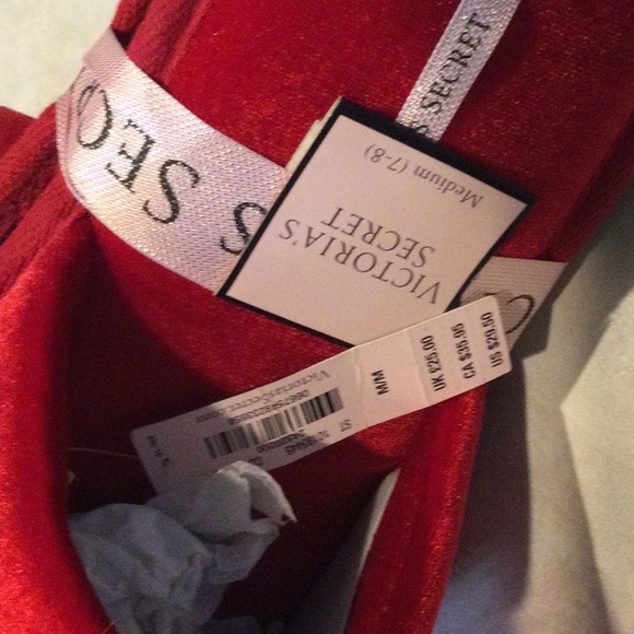 NWT Victoria Secret Slippers - Picture 4 of 4